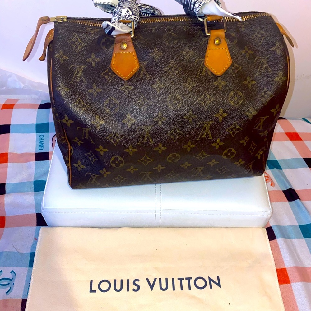 Louis Vuitton speedy. 30